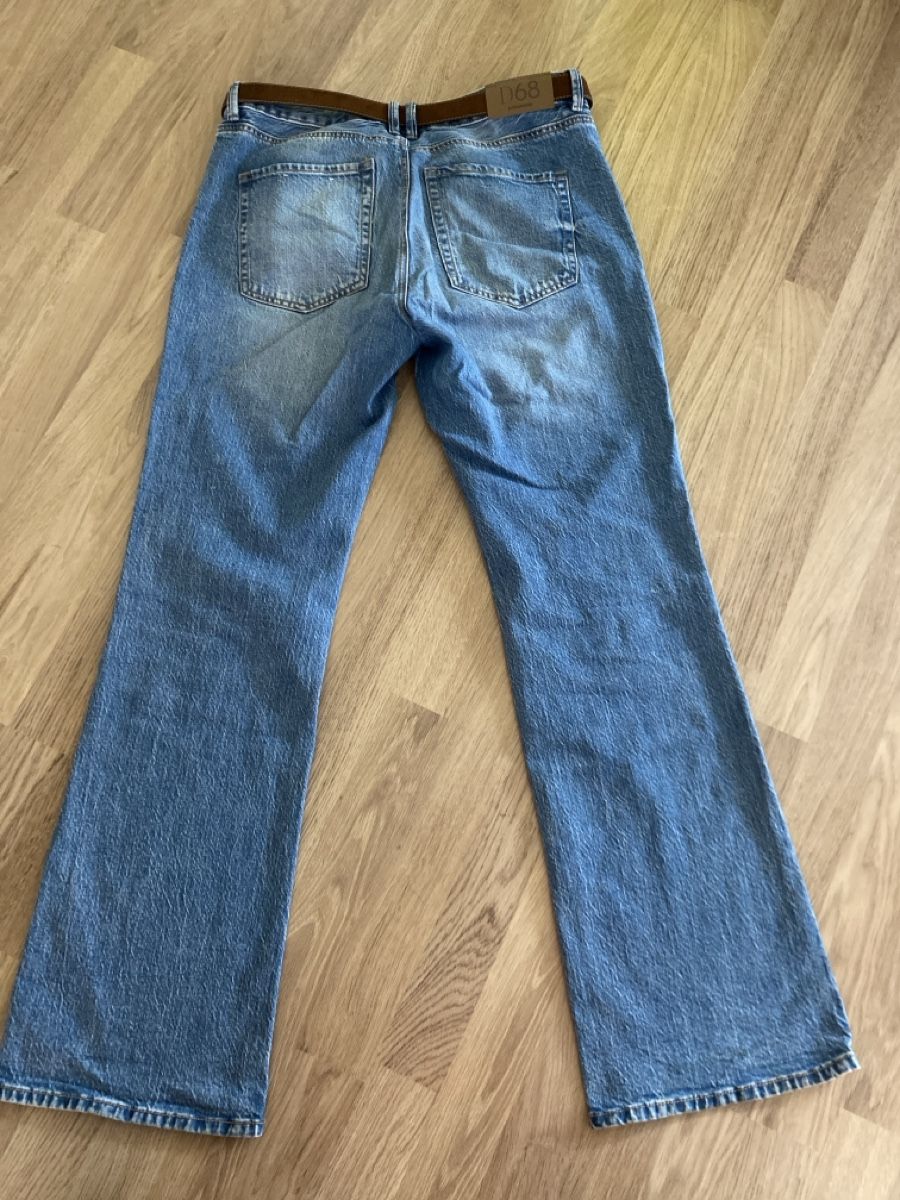 Stradivarius Jeans: Jeans Stradivarius Grösse 42 mit Gurt hellblau – Usato da Spreitenbach venduto da hel_7gxh 1
