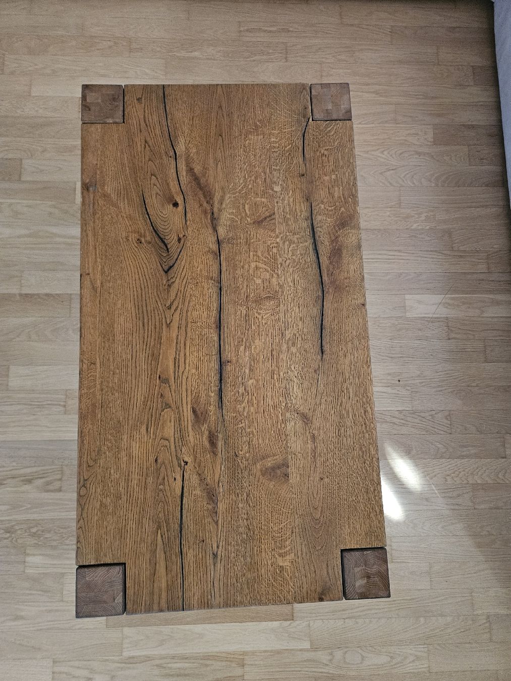 Tavoli: Massiver rustikaler Eichen Salontisch mit Schublade – Usato da Thun venduto da Wood-Art 3