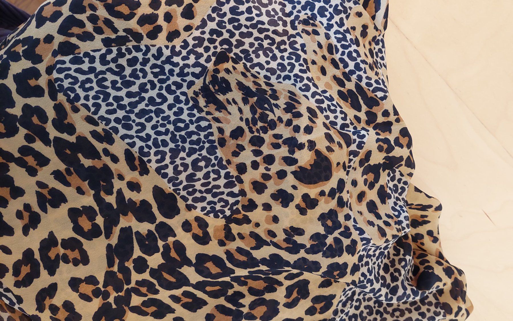 Saint Laurent Foulard & Sciarpe: Foulard Yves Saint Laurent – Usato da Rolle venduto da Croch007 3