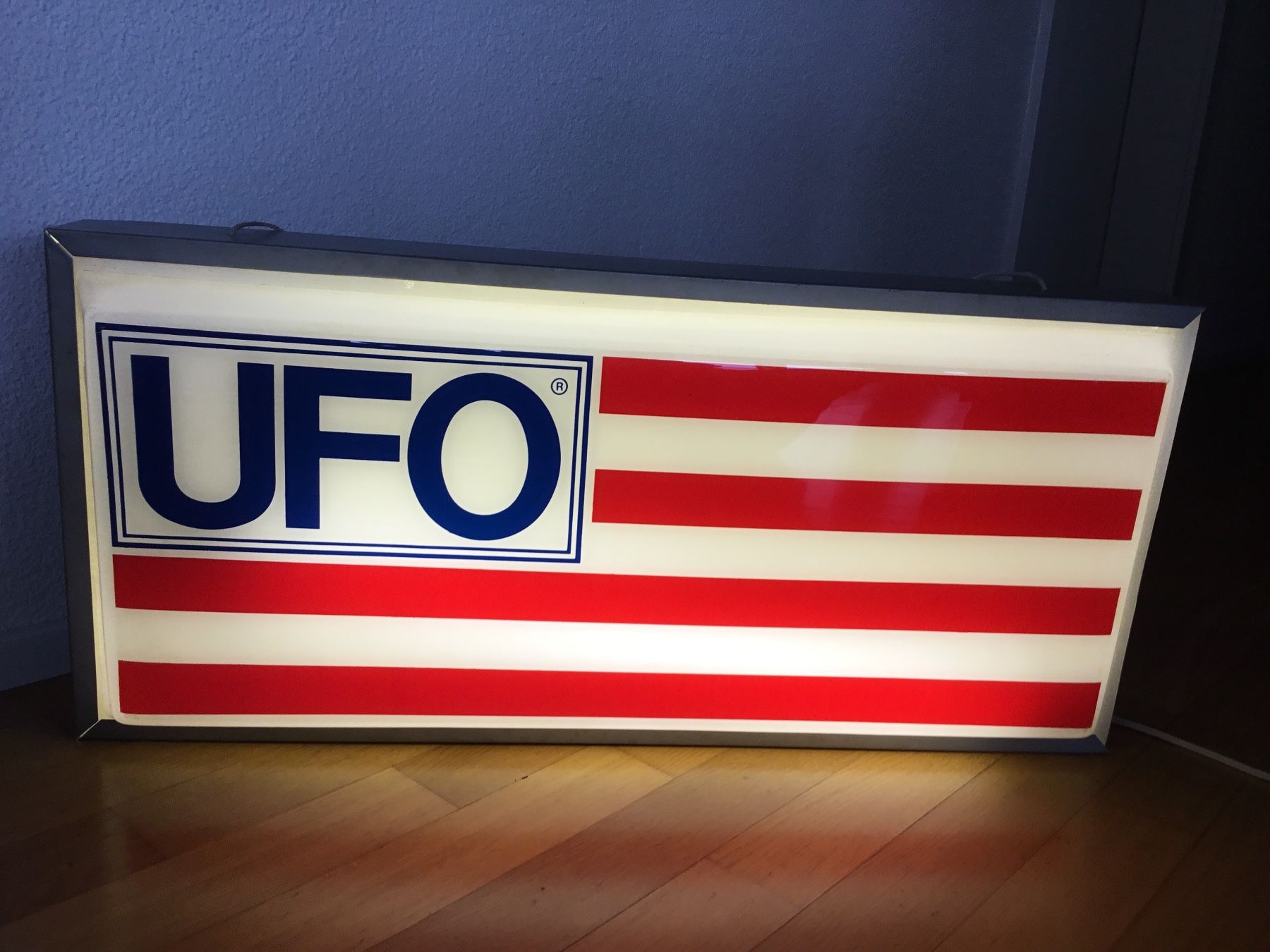 Tutte le decorazioni: Leuchtreklame UFO – Usato da St. Niklausen LU venduto da val_y8jm 4