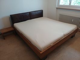 Bett Eiche massiv mit Lederkopfteil guter Zustand