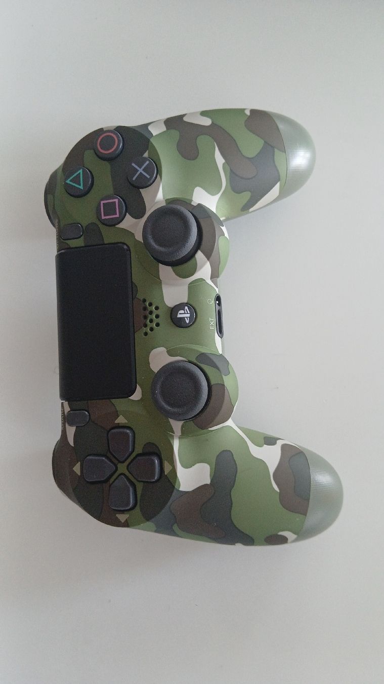 Sony Controller: Sony PS4 controller – Nuovo (secondo la descrizione) da Grenchen venduto da Nathaniel74