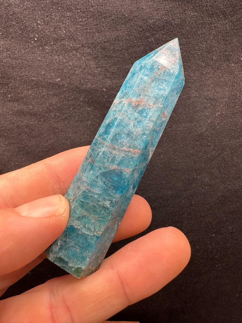 Minerali & Pietre curative: Blauer Apatit Obelisk, Turm, Spitze – Nuovo e nell'imballaggio originale da Männedorf venduto da Handschmeichler 2