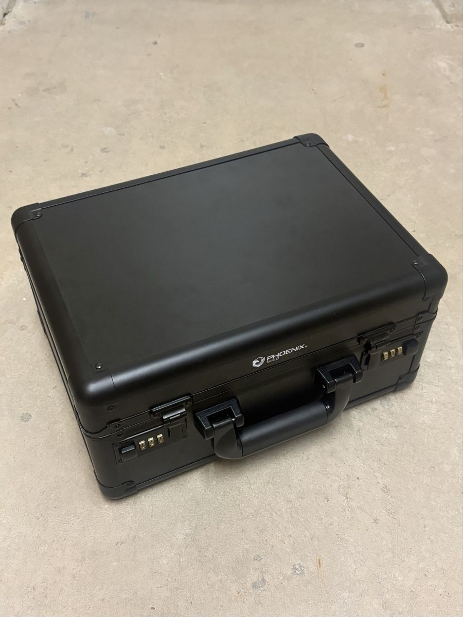Pokémon Sammelbilder & Trading cards: Phoenix Shield Graded Card Case - 42 Slots - Pokemon Cards – Gebraucht aus Chêne-Bougeries von Auction-Genevensis 1