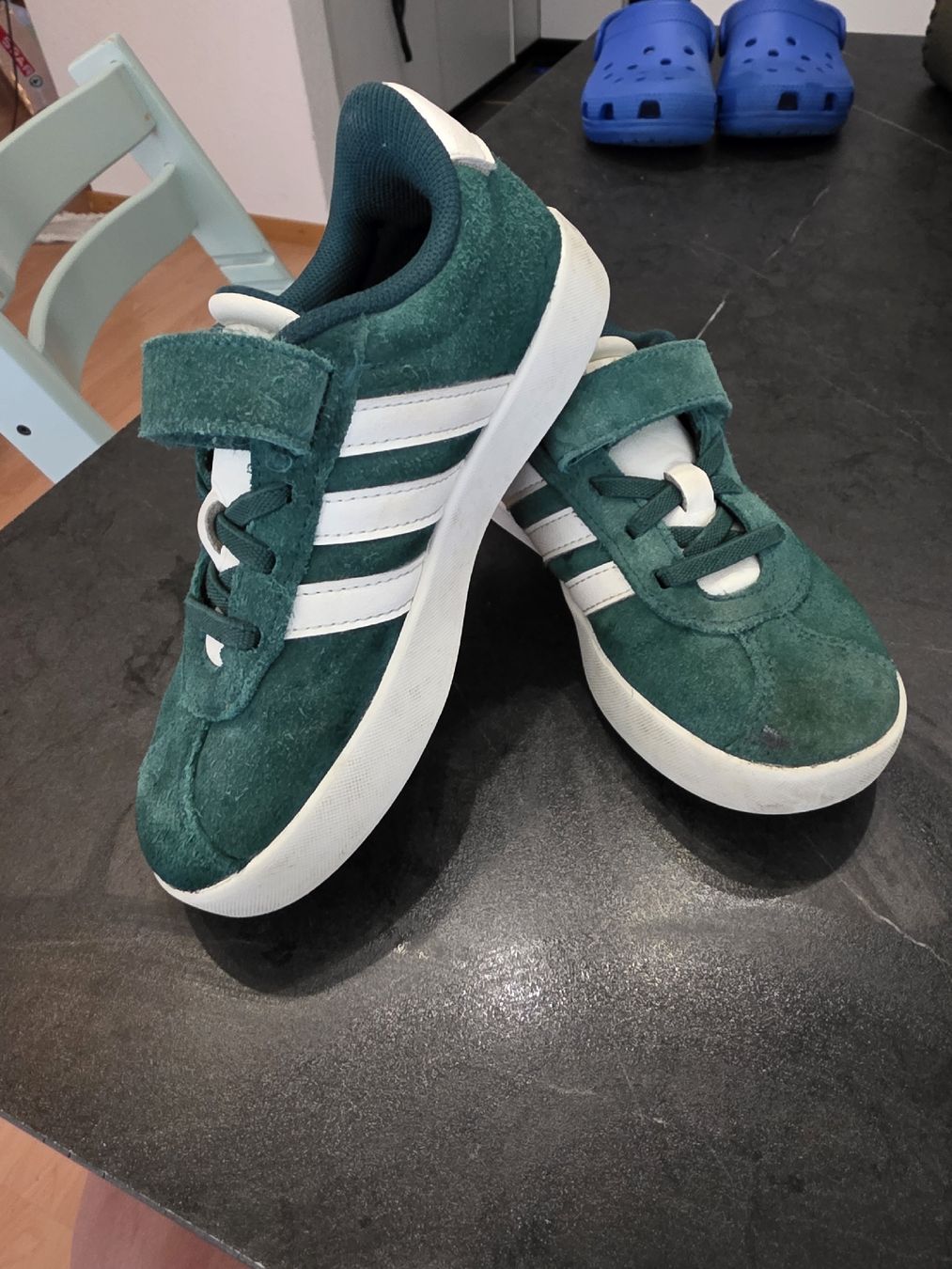 Chaussures hommes: kinderschuhe adidas – Neuf (Voir description) à Niederhasli par Smile218