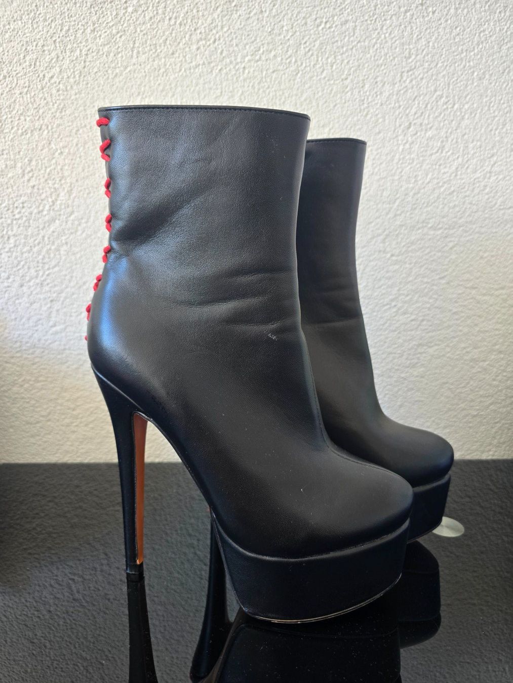 Scarpe da donna: Schwarze Leder Stiefeletten, Gr. 39 – Usato da Niedergösgen venduto da and_zvh2