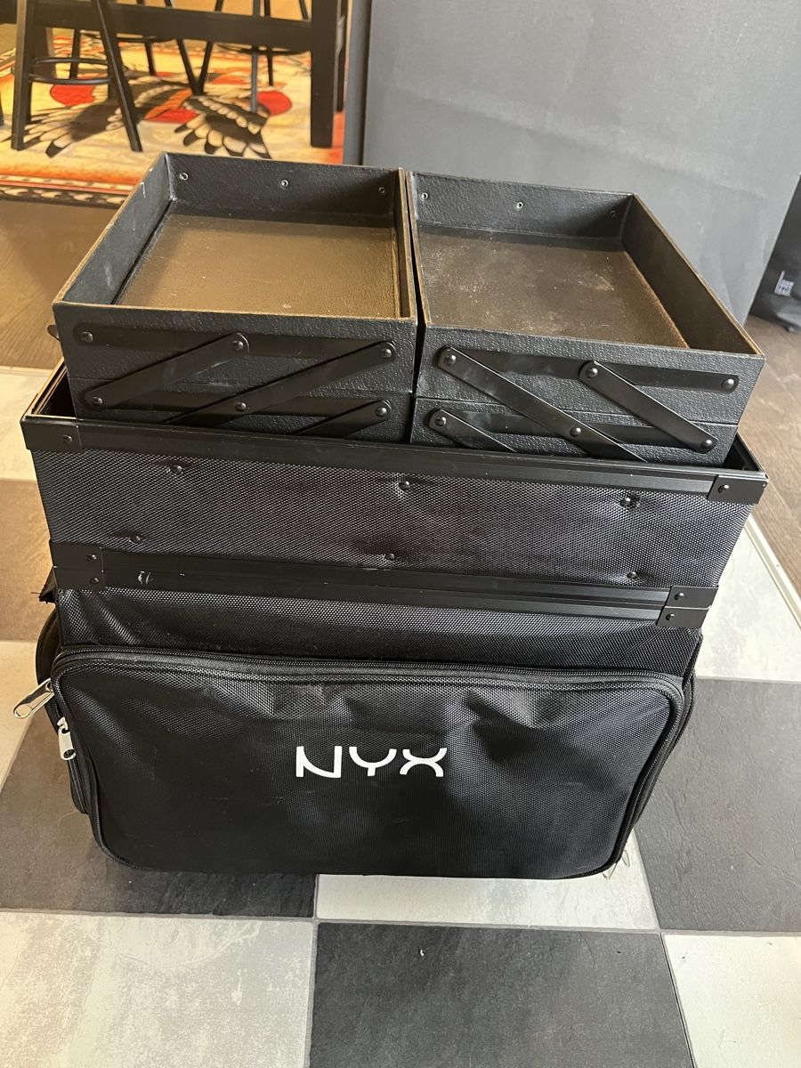 Valigie: NYX Schminkkoffer / Kosmetikkoffer – Usato da Einsiedeln venduto da sandramon 1