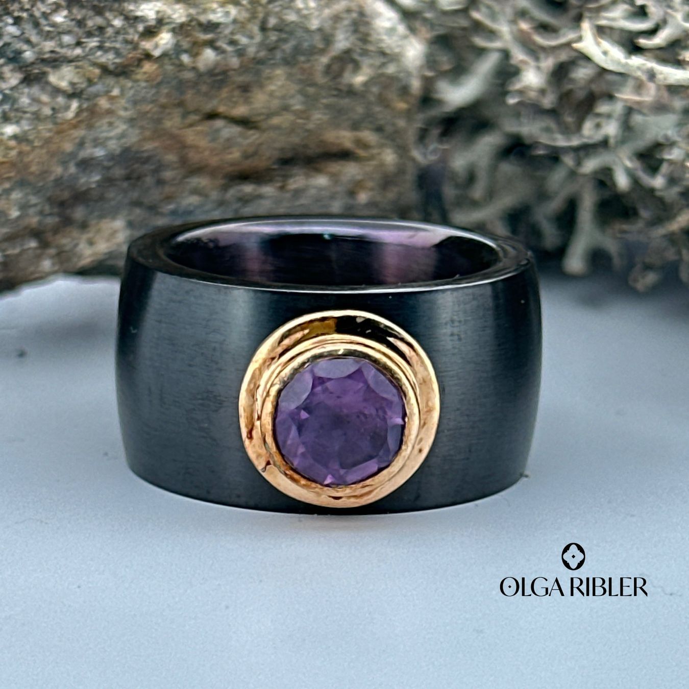 Olga Ribler Anelli: Edelstahl Ring mit Amethyste,  Ringgrösse 57 – Nuovo (secondo la descrizione) da Luzern venduto da Schmuckoutlet