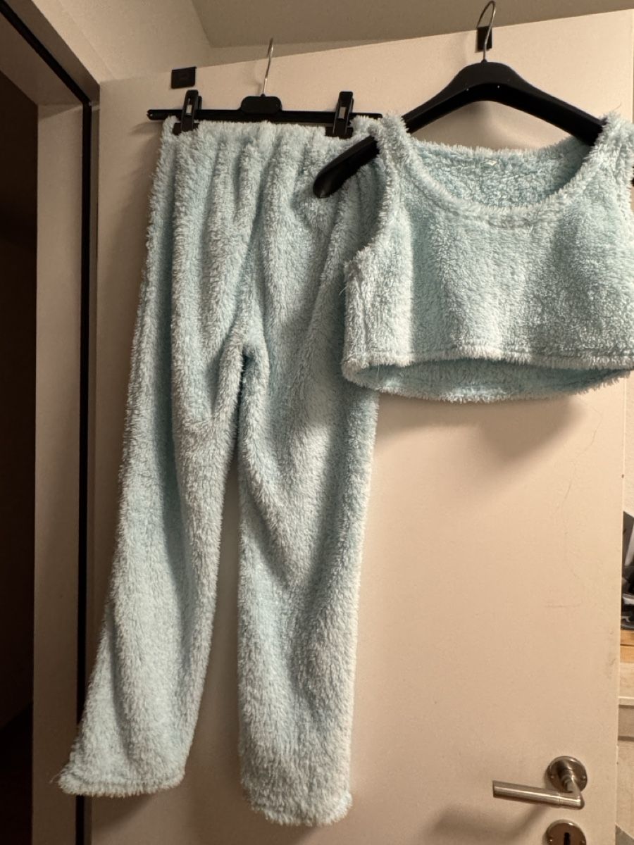 Negligees & Pigiami: Flauschiger Hausanzug in Hellblau, Gr.M - Set mit Bademantel – Nuovo e nell'imballaggio originale da Arlesheim venduto da Eli_77