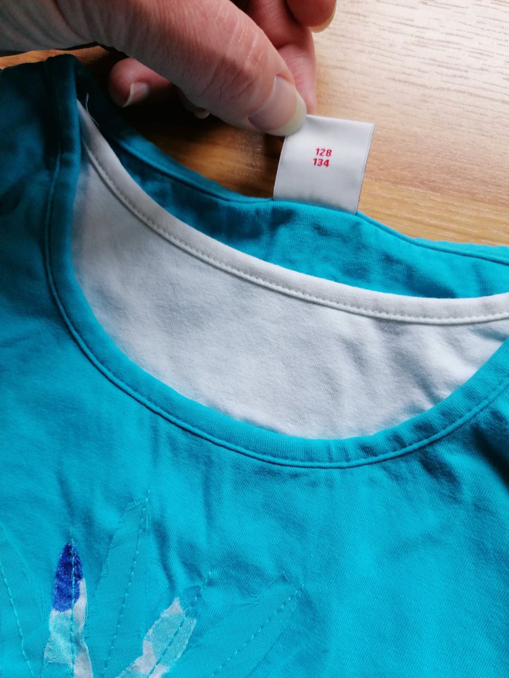 Blusen, T-Shirts & Tops: Top Gr. 128 / 134 – Gebraucht aus Büttikon AG von Amineah 1