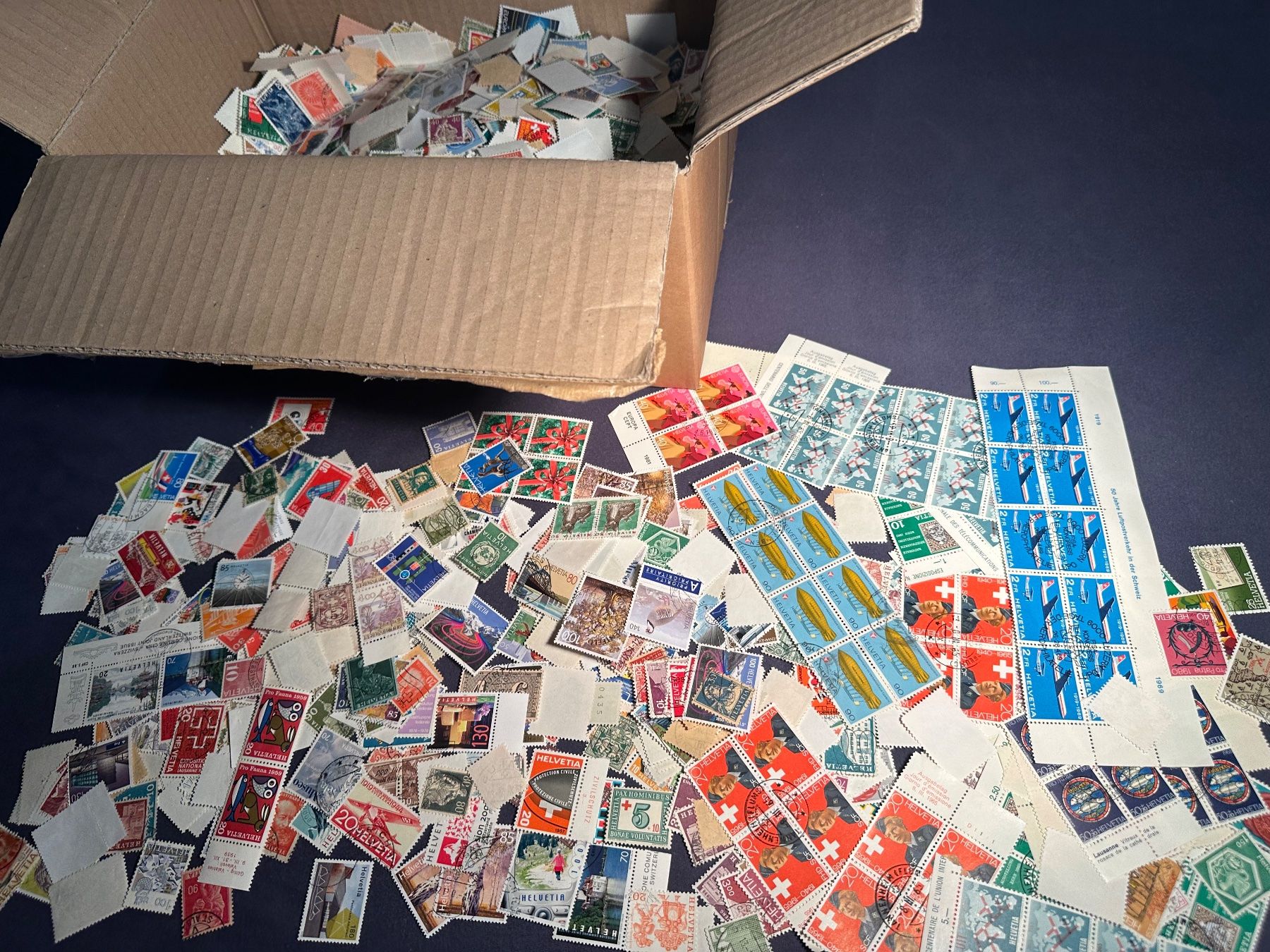 Tutti i francobolli: Karton mit Briefmarken Schweiz - Sammlung – Usato da Stettfurt venduto da 2442 1