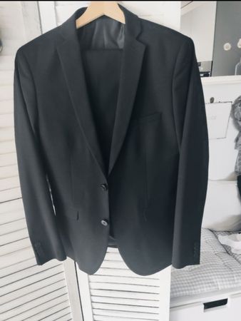 Sportlich eleganter Anzug - Veston und Hose schwarz, Gr. 44