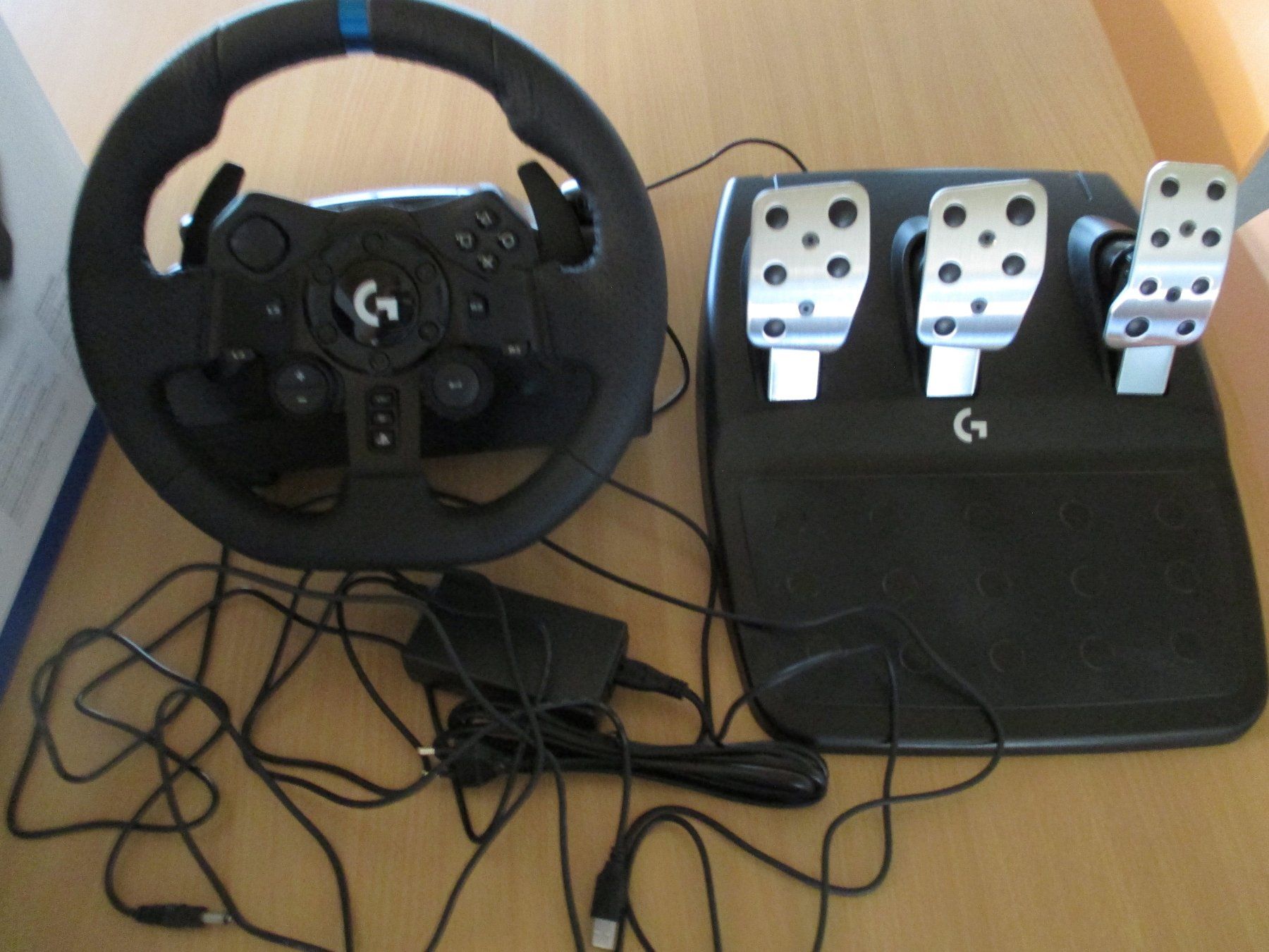 Logitech Controller: Logitech G923 Trueforce, Racing Wheel and Pedals, PC PS4 PS5 – Neu (gemäss Beschreibung) aus Montlingen von Mabesi