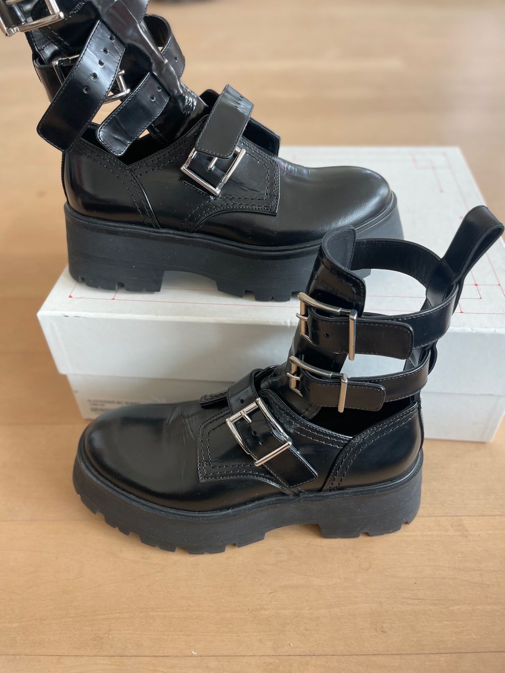 Alexander Mcqueen Scarpe da uomo: ALEXANDER MC QUEEN STIEFEL 38 SEHR GUT – Usato da Uitikon Waldegg venduto da gotohellix 2