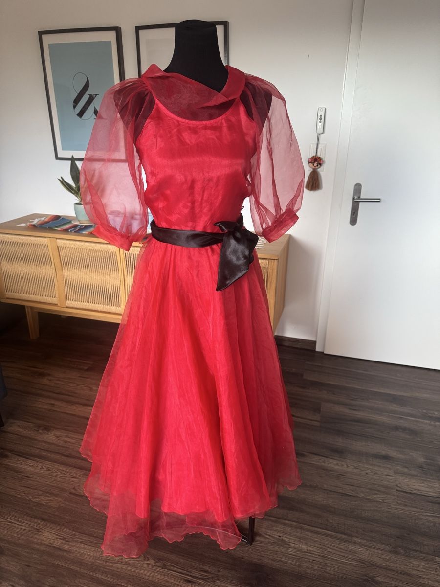 Costumi: Schönes Kostüm Grösse 36 – Usato da Buchs ZH venduto da crazyhandbaggirl123