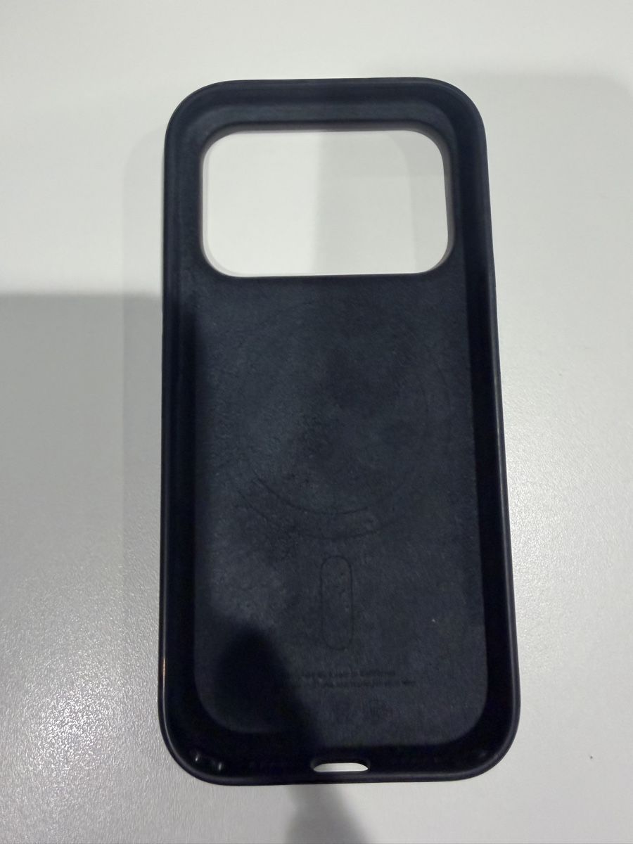Apple Covers & Schutzfolien: Apple Coque silicone iPhone 17 pro midnight blue – Gebraucht aus COMMUGNY von toutdoitdisparaitre 5