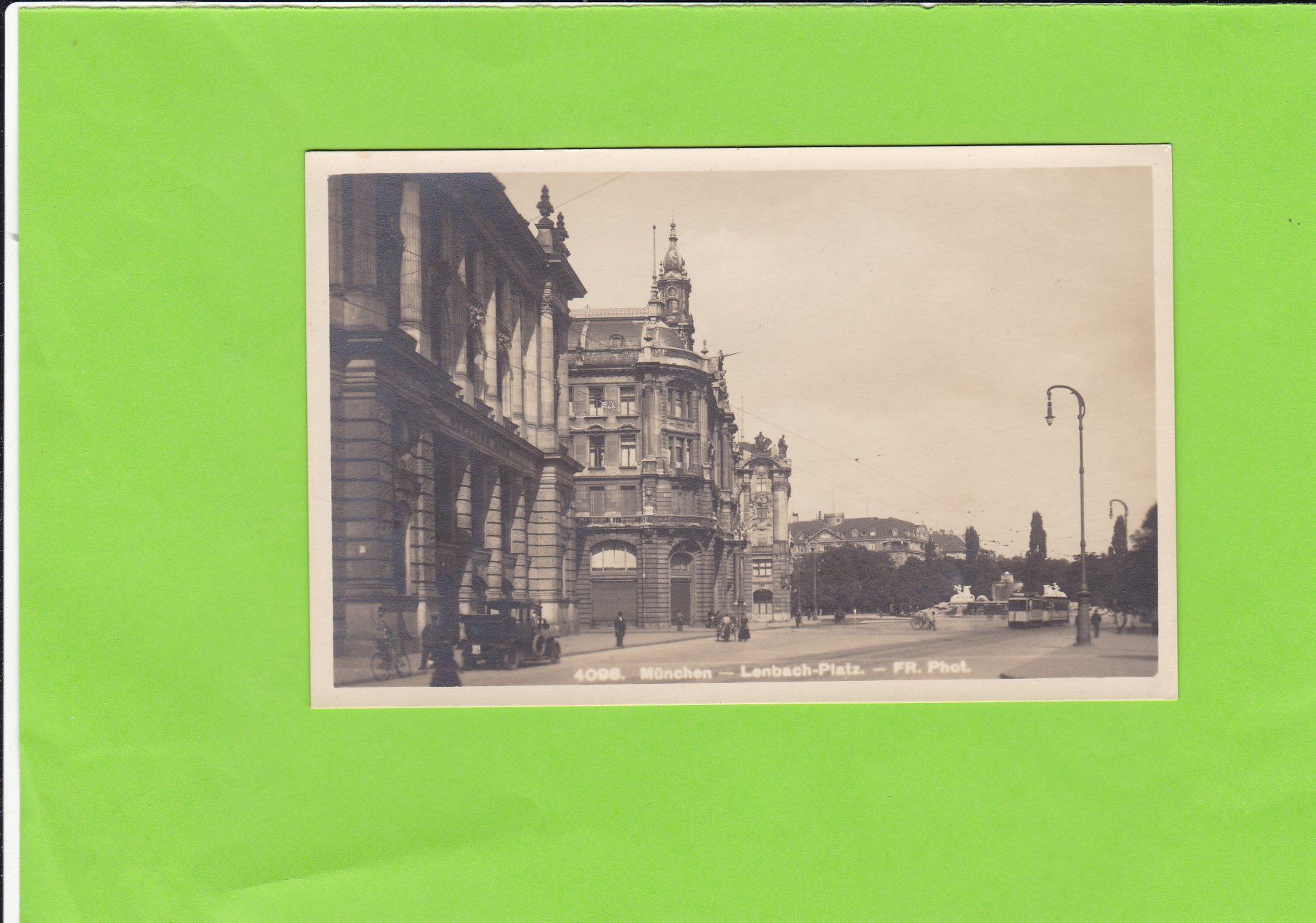 Cartes postales: München-Lenbach Platz--Oldtimer--belebt – D'occasion à St. Peterzell par neckertal