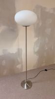 Space Age Design Stehlampe aus Opalglas mit Tulipfuss