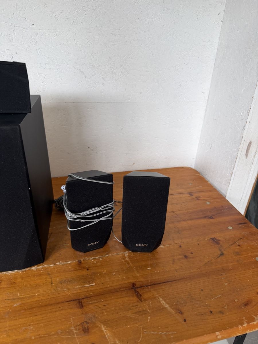 Sony Home Cinema: Sony 5.1 Lautsprecher-Set mit Subwoofer – Usato da Gurmels venduto da SwissShop21 3