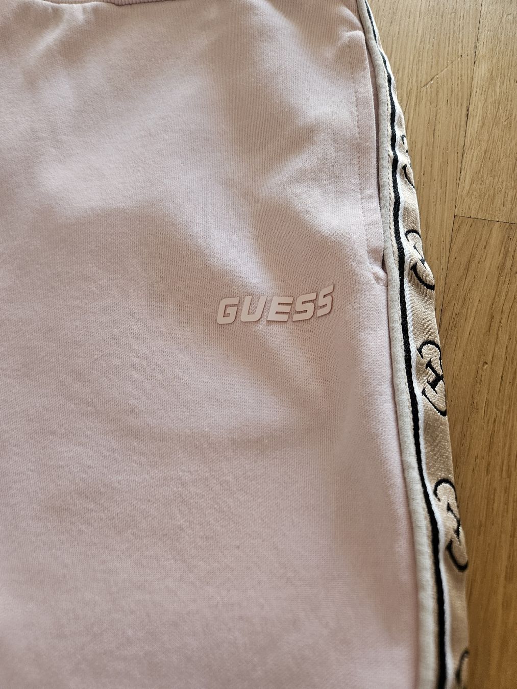 Guess Hosen: jogginghose – Gebraucht aus Luzern von Dan_8m79 2