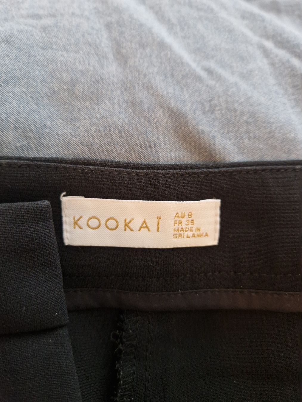 Kookai Pantaloni: Kookaï - Pantalon noir élégant – Usato da Corminboeuf venduto da Coraliebrsd 1