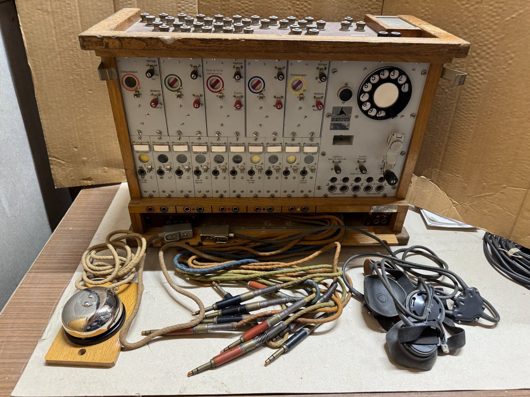 Téléphones: Telefonzentrale 37 – D'occasion à Ins par Revue-1000