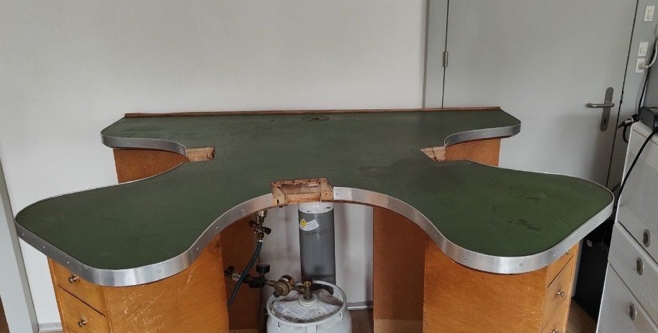 Werkbänke: Goldschmiede Tischplatte – Gebraucht aus Baar von sae_9b75 1