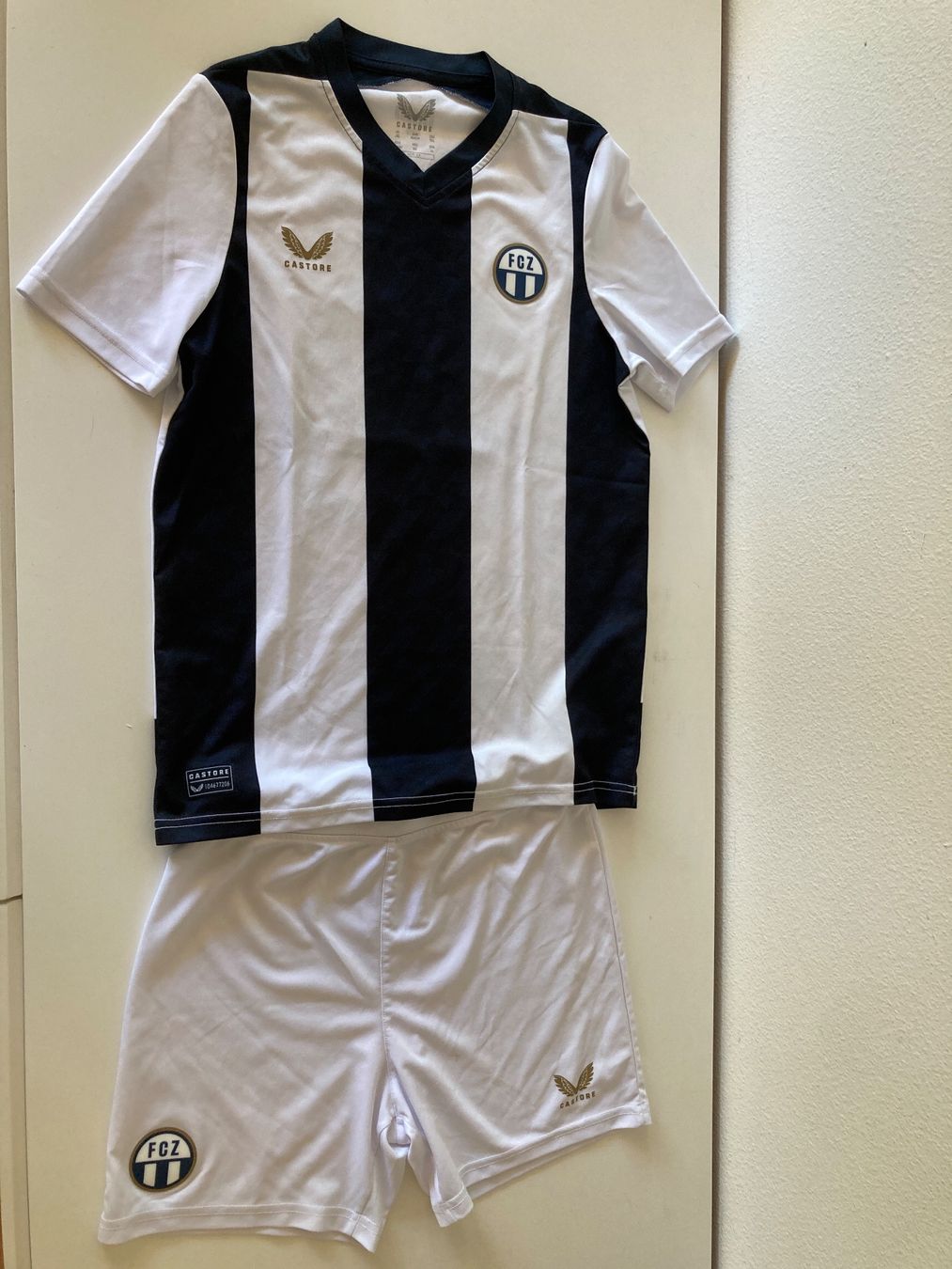 Nike Canottiere & Pantaloni: FCZ Matchdress  Heim - Grösse 164 – Nuovo (secondo la descrizione) da Zürich venduto da ms2l