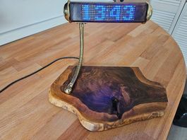 LOGO-CLOCK - rustikale, analog-digitale Uhr aus Holz/Messing