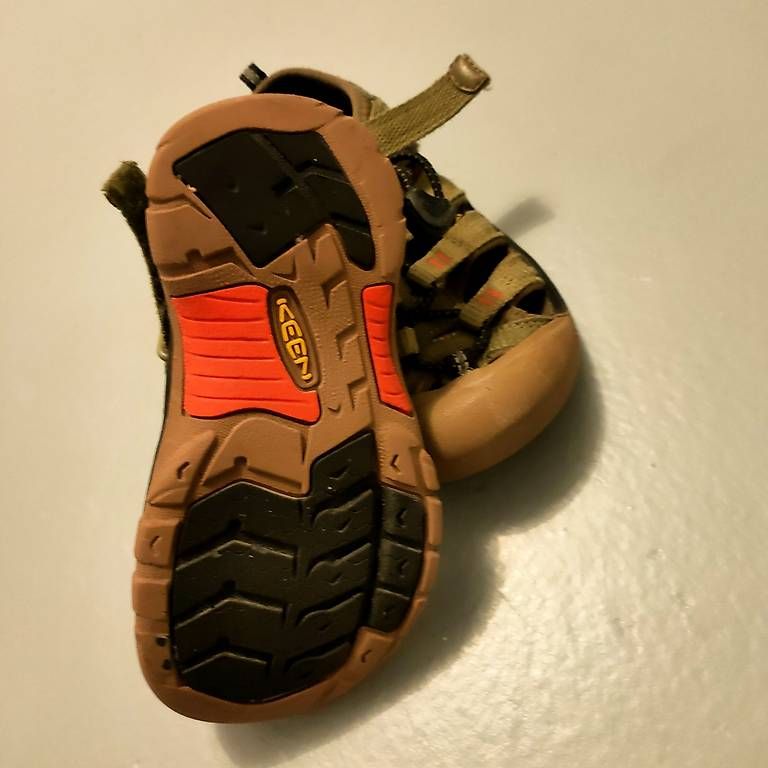 Chaussures garçon: Keen Sandalen Gr. 29 – D'occasion à Ennetaach par Sigrist 2