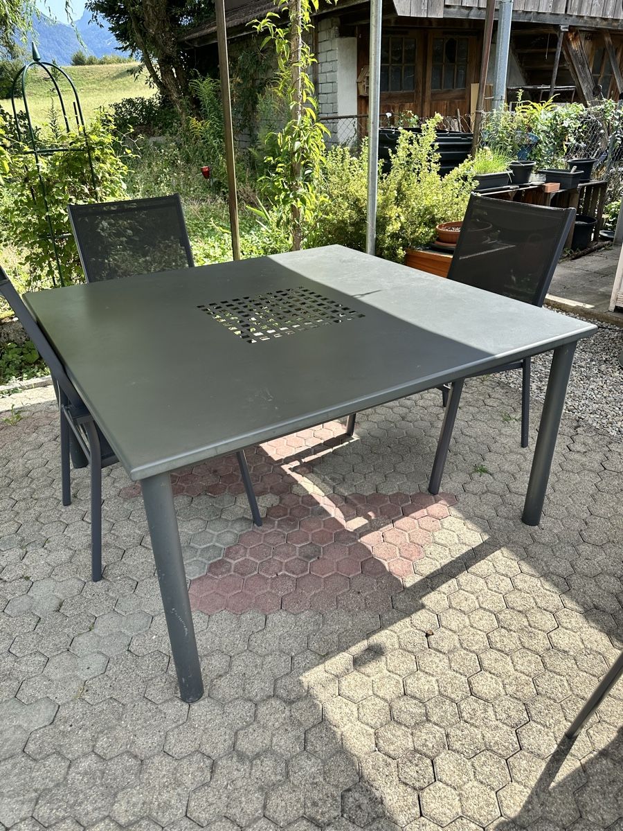 Tables: Gartentisch Metall quadratisch anthrazit – D'occasion à Faulensee par Keira14