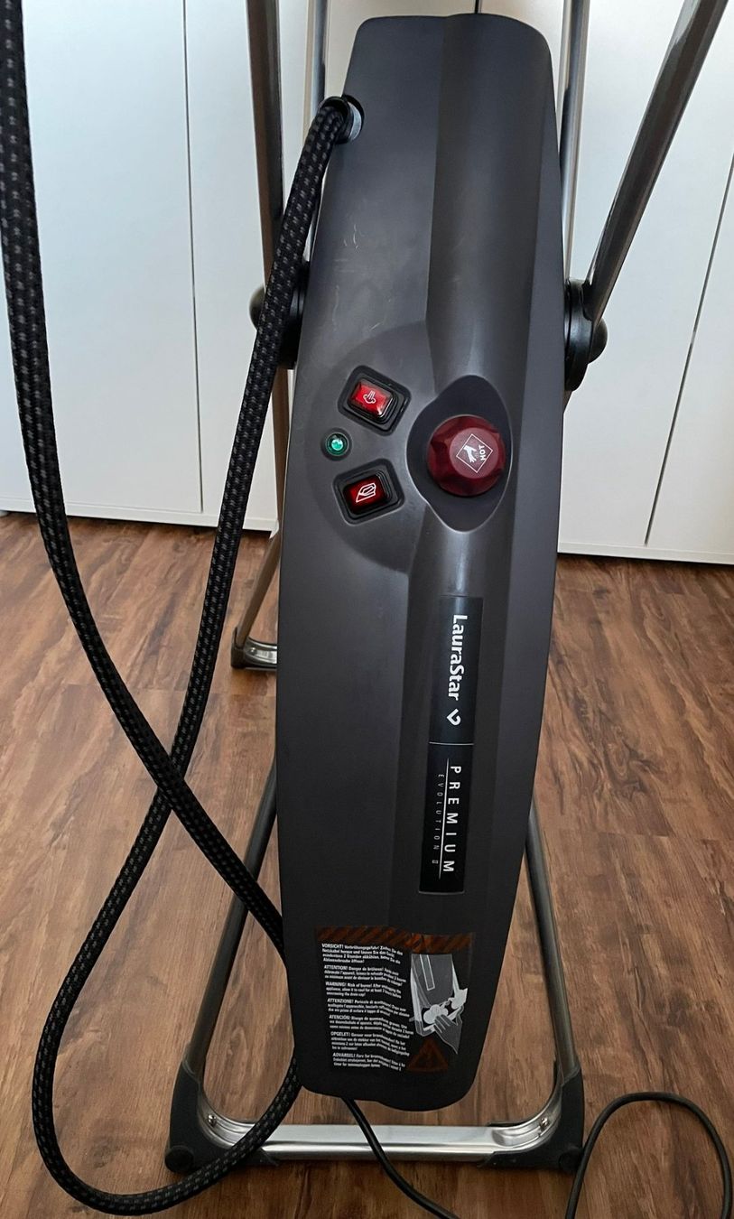 Laurastar Bügeleisen: LauraStar Premium Evolution 2 Dampfbügelstation – Gebraucht aus Strengelbach von  2