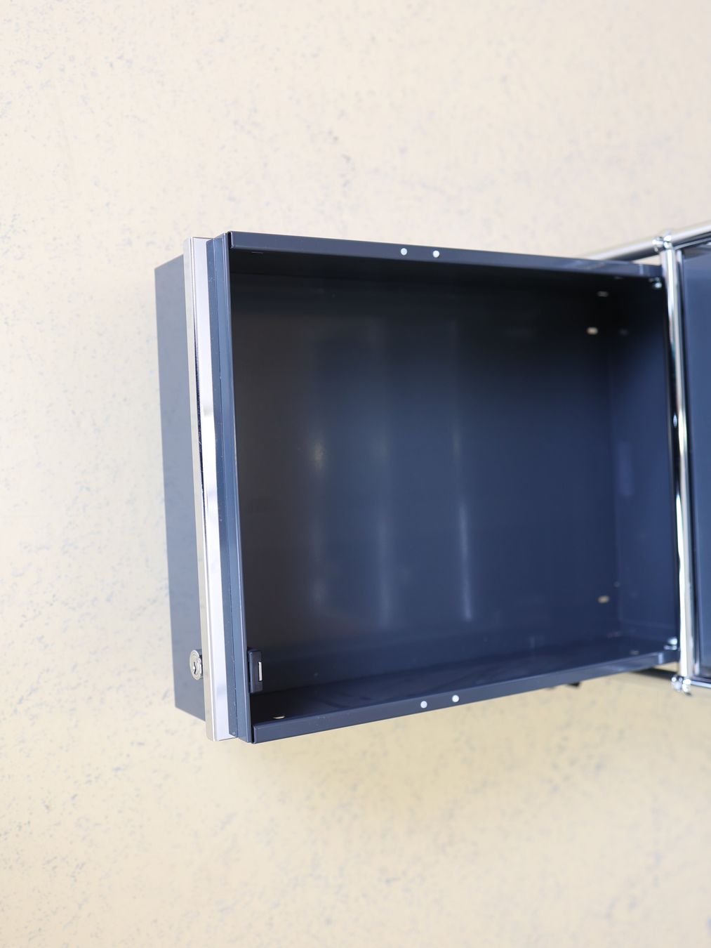 USM Banconi: USM Haller Container mit Rollen | Anthrazitgrau | Neuwertig – Usato da Meinisberg venduto da atelier_TILIJA 8