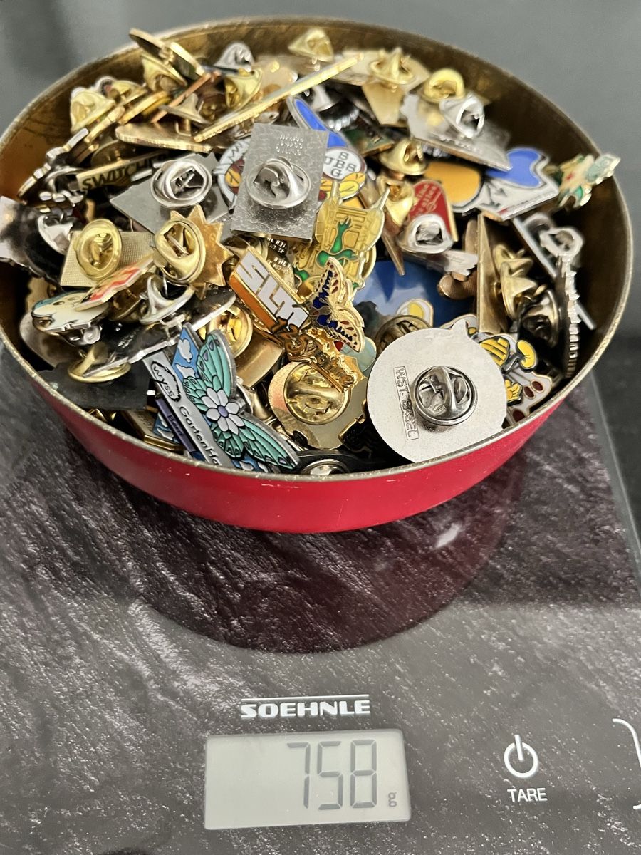 Plaketten & Abzeichen: PIn Sammlung Lot 758 gramm – Gebraucht aus Basel von thi0ja 1