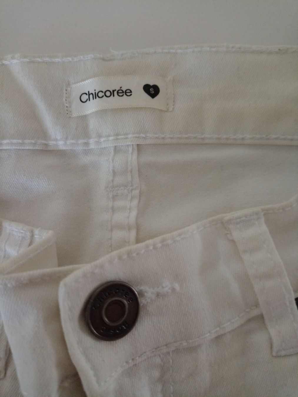 Pantaloni: 3 Bermudas gr.36 – Usato da Winterthur venduto da Husakeva 4