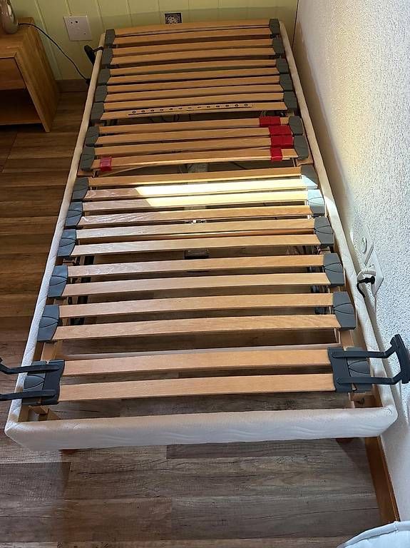 Letti: Lit 90cm sur 190 cm sommier électrique – Usato da St-Prex venduto da catallache 2