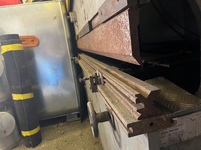 Tutte le macchine: Blechakantmaschine – Usato da Rüschegg-Gambach venduto da Pioter60 2