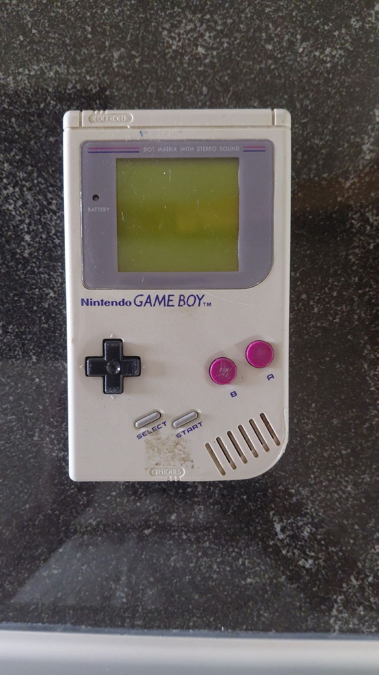 Nintendo Console: game boy fonctionne sans cache pile  – Usato da Pringy venduto da mar_5tcq