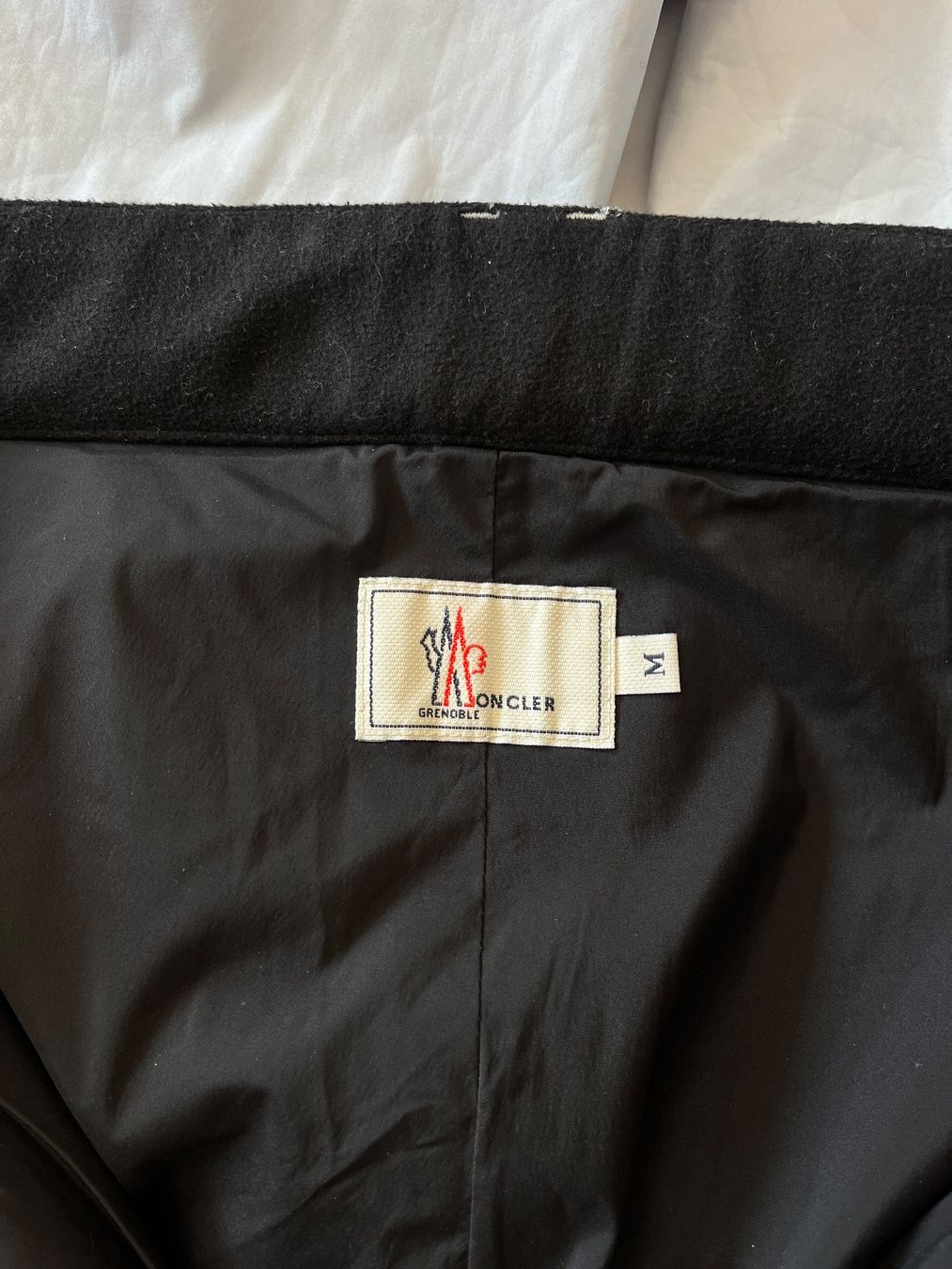 Moncler Pantaloni: Moncler Ski-/Snowboardhose Hellblau Grösse M – Usato da Zürich venduto da bretxo 4