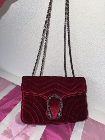 Tasche aus samt