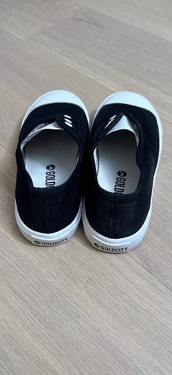 Schuhe für Jungen: Turnschuhe Gr. 32 Neu – Gebraucht aus Glattpark(Opfikon) von humanpro 2