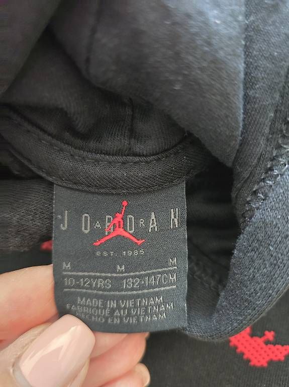Maglioni & Felpe: Jordan Hoddie gr. 132-147cm – Usato da Allschwil venduto da tiz_tf58 1