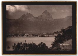 Fotografie Brunnen, Blick nach dem Ort m