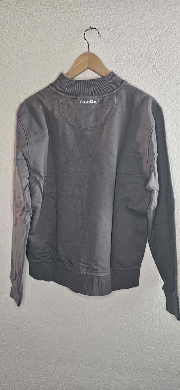 Calvin Klein Pulls & Sweat-shirts: Pull Calvin Klein gris taille M homme – D'occasion à Arveyes par sape.online 1