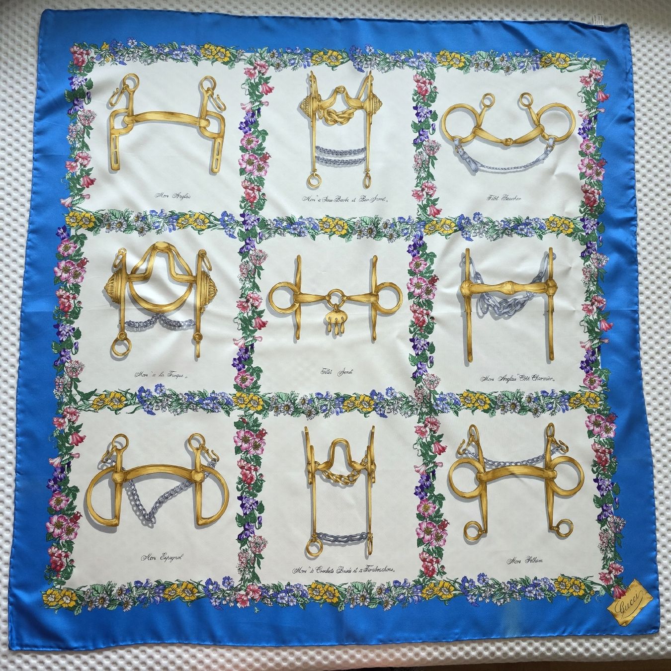 Gucci Foulards & écharpes: Gucci Seidentuch 86 × 86 cm – D'occasion à Zürich par LIMAR