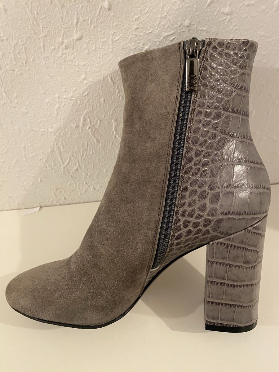 Navyboot Scarpe da donna: Navyboot Wildleder Stiefeletten in Grau Gr. 38 – Nuovo (secondo la descrizione) da Winterthur venduto da JasonHa 6