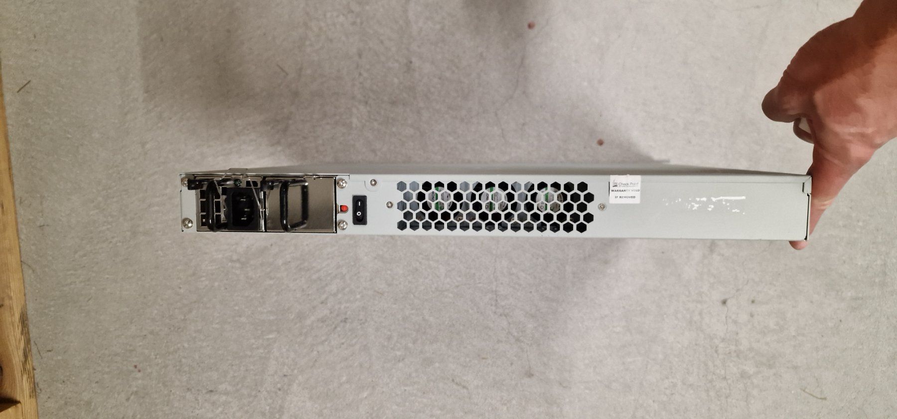 Firewall: Check Point 4800 Appliance Next Generation Firewal – Usato da Gerlafingen venduto da diotech 2