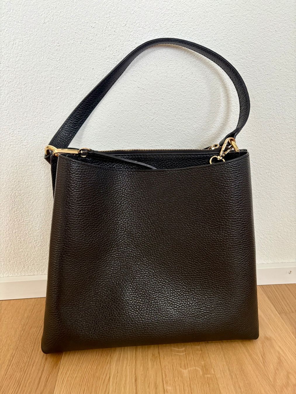 Borse da donna: Schwarze Apatchy London Ledertasche – Usato da Dübendorf venduto da SophieNadine1 2