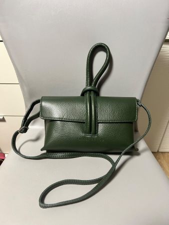 Sac à main vert très original  neuf!