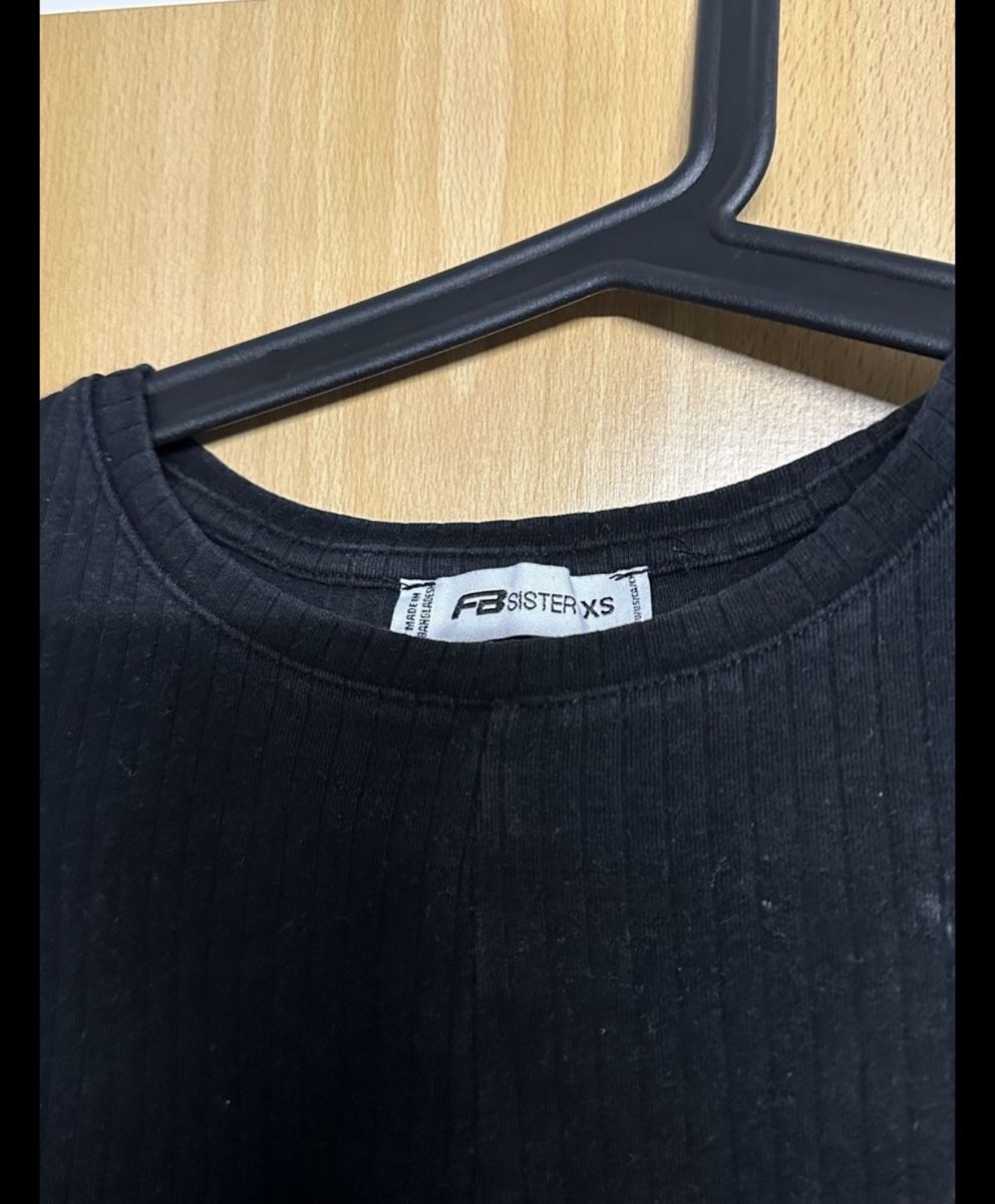 Top: neuwertige 3 Crop Tops, XS – Usato da Zollikofen venduto da Akshy 3